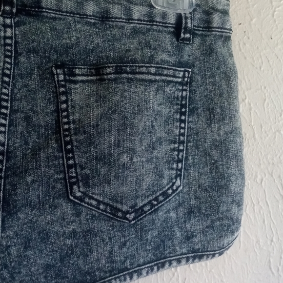 Forever 21 premium Denim Shorts - Picture 6 of 8